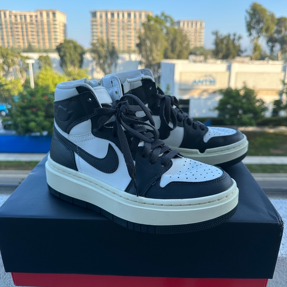 Womens Air Jordan 1 elevate high white/black